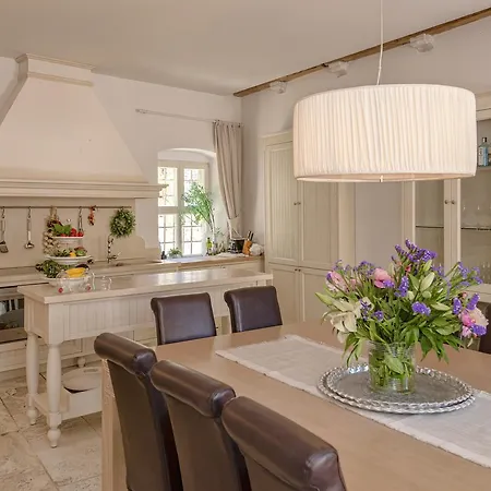 Heraclea House * Χβαρ